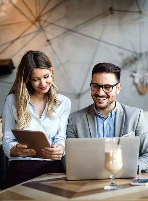 2 Calon pebisnis yang happy dengan jasa pembuatan PT yang cepat hingga bisnis terpercaya di mata klien